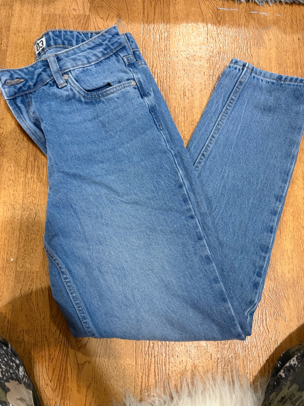 refuge Straight-Leg Mid Wash Blue Jeans
